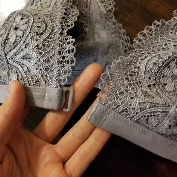 ⬇️ Victoria's Secret bralette - Picture 3 of 5